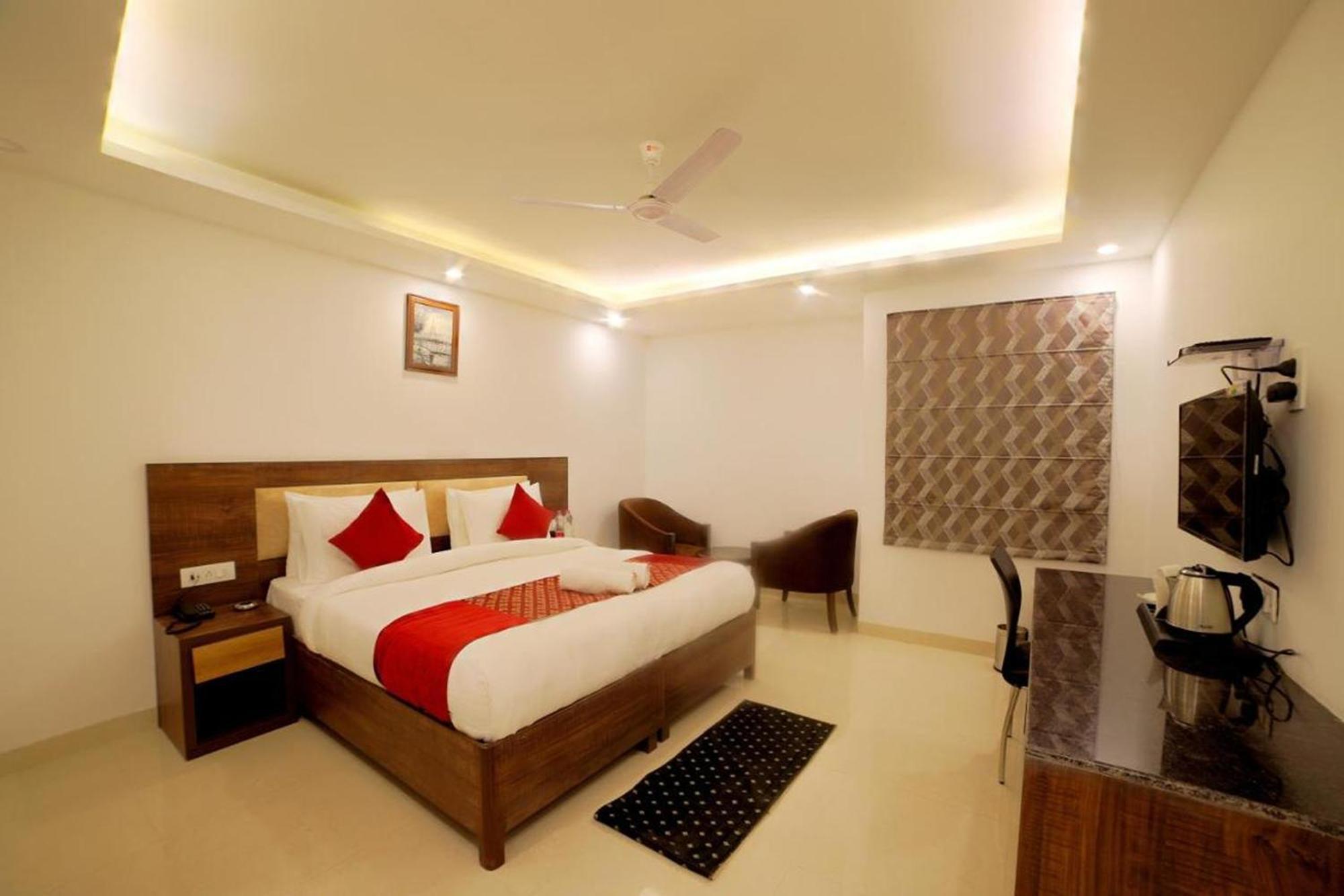 Hotel Peridot Near Igi Delhi Airport Nuova Delhi Esterno foto